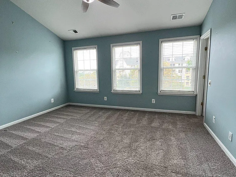 22464 Maison Carree Sq — Photo 9