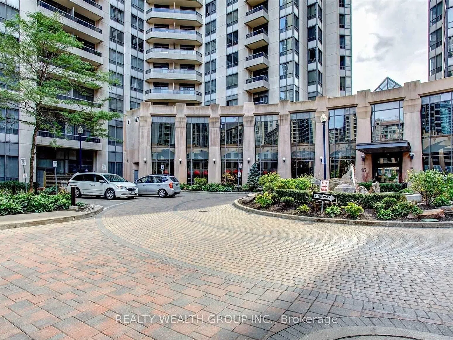 Triomphe East Tower By Tridel — Photo 2