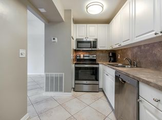 194 Lake Dora Dr, West Palm Beach, FL 33411