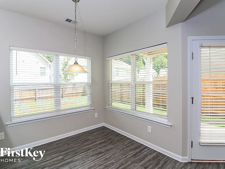 195 Bryon Ln — Photo 5