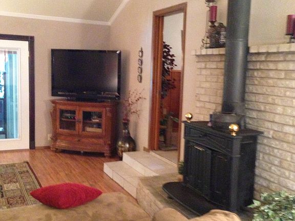 Large Family Rm w/Fireplace