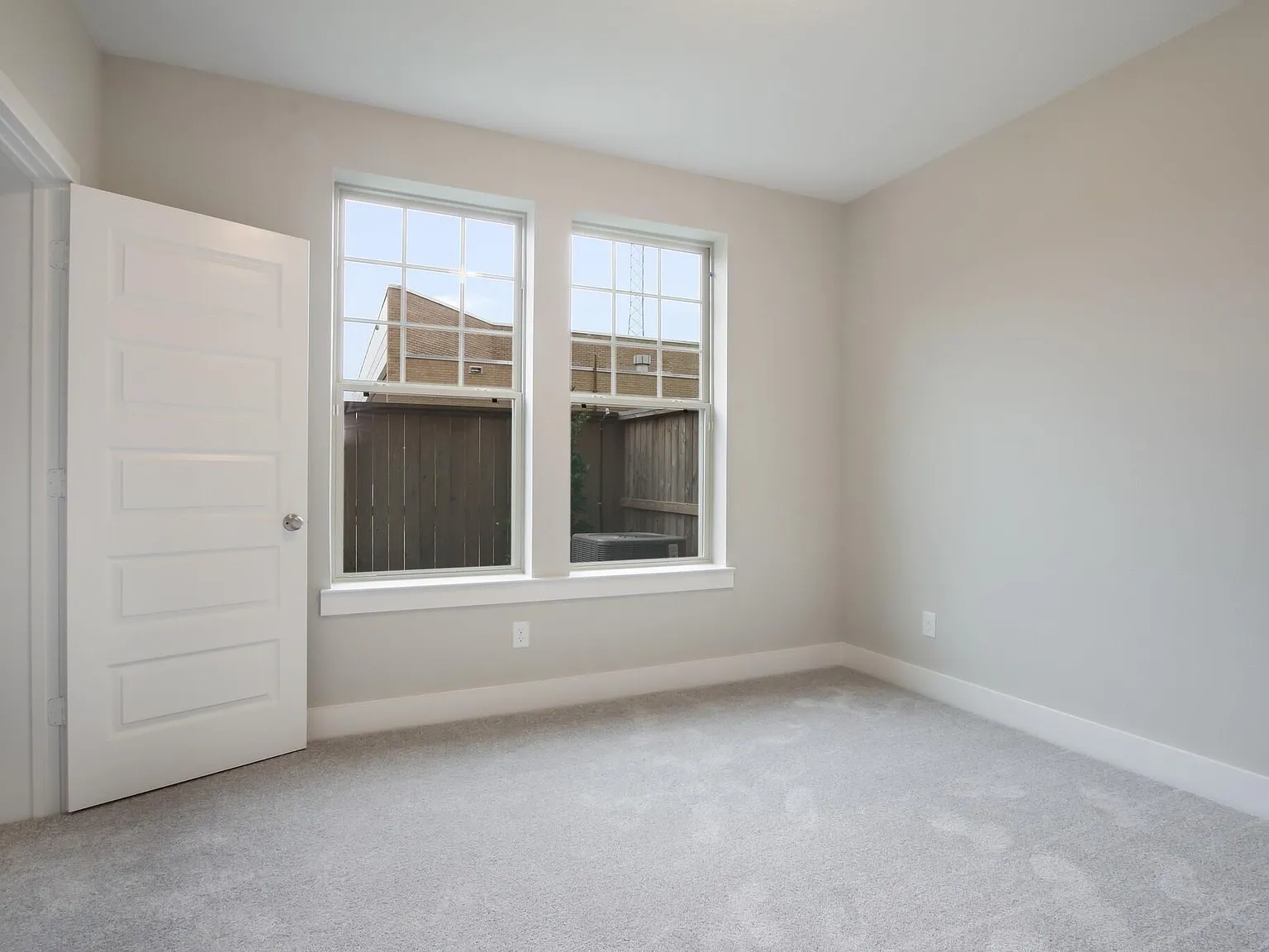 5 bed, 3.5 bath, 2518 sqft, $3,300 — Photo 3