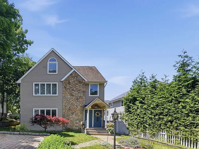 26 Hillside Ave #A — Photo 2