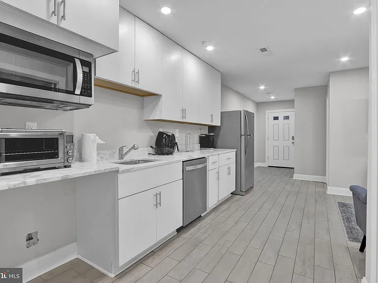 1167 Morse St NE #B1 — Photo 8