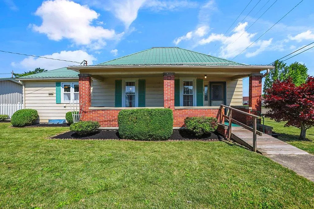 68 Starr Ave photo 1