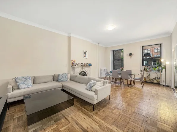319 W 14th St APT 3, Manhattan, NY 10014