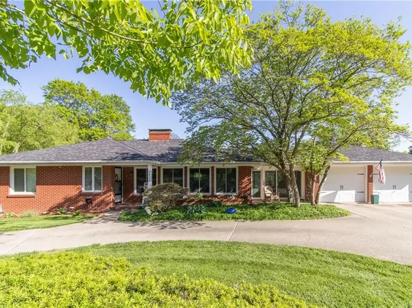 2910 Lovers Ln, Saint Joseph, MO 64506