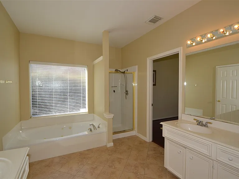1711 Emma Cove Ct — Photo 26