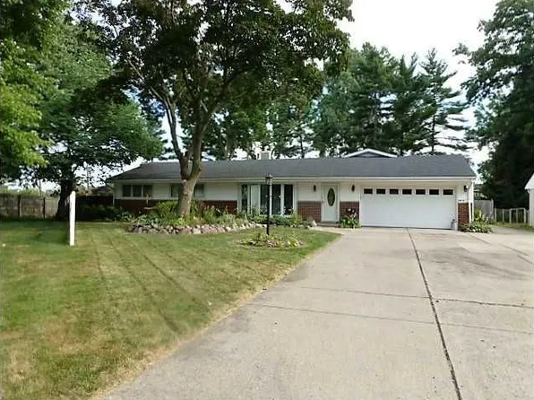 2015 Burr Oaks Dr, Toledo, OH 43613