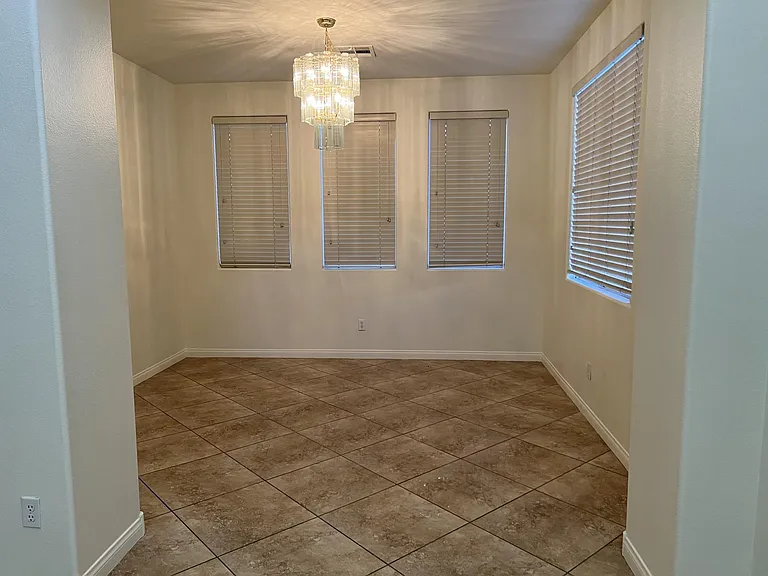 1656 Warrenville St — Photo 8