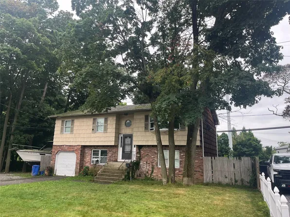 64 Boulevard Avenue, Greenlawn, NY 11740