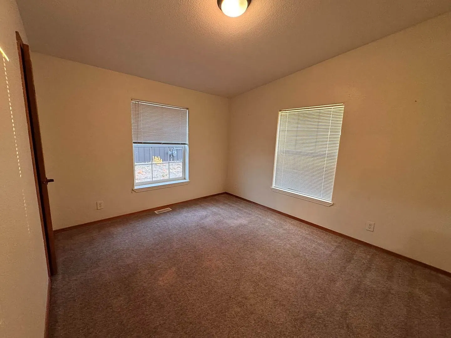 3 Bedroom/2 Bathroom Home with Utilities included — Photo 3