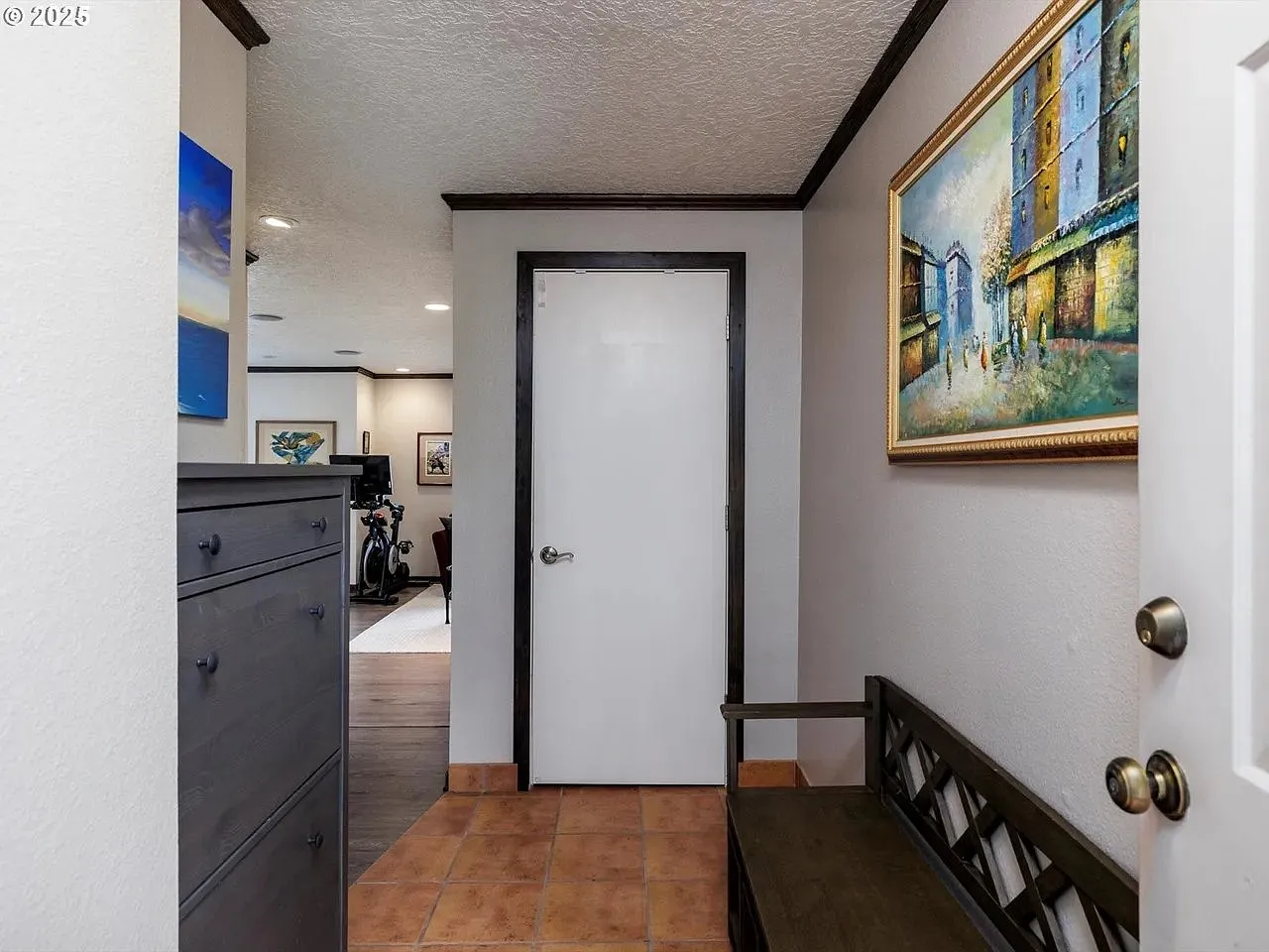 3 bed, 1085 sqft, $2,100 — Photo 3
