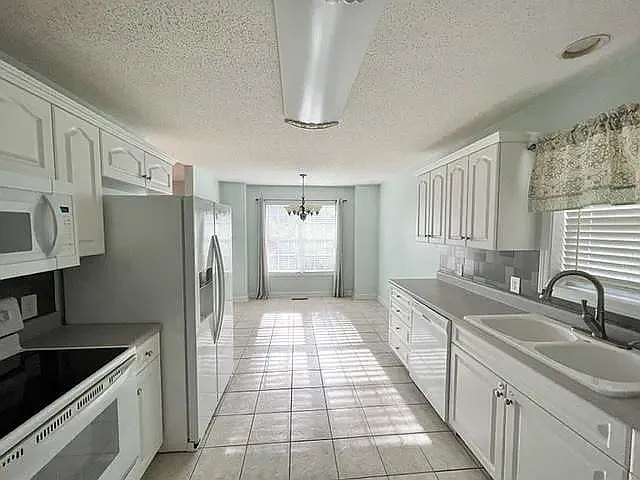 400 Sandhills Cir — Photo 4