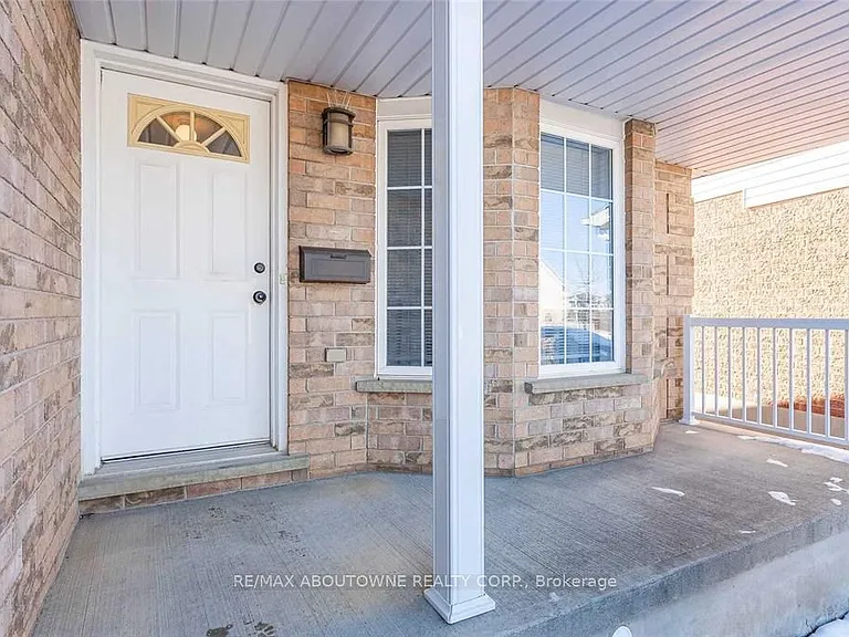 51 Boulder Cres #MAIN — Photo 2