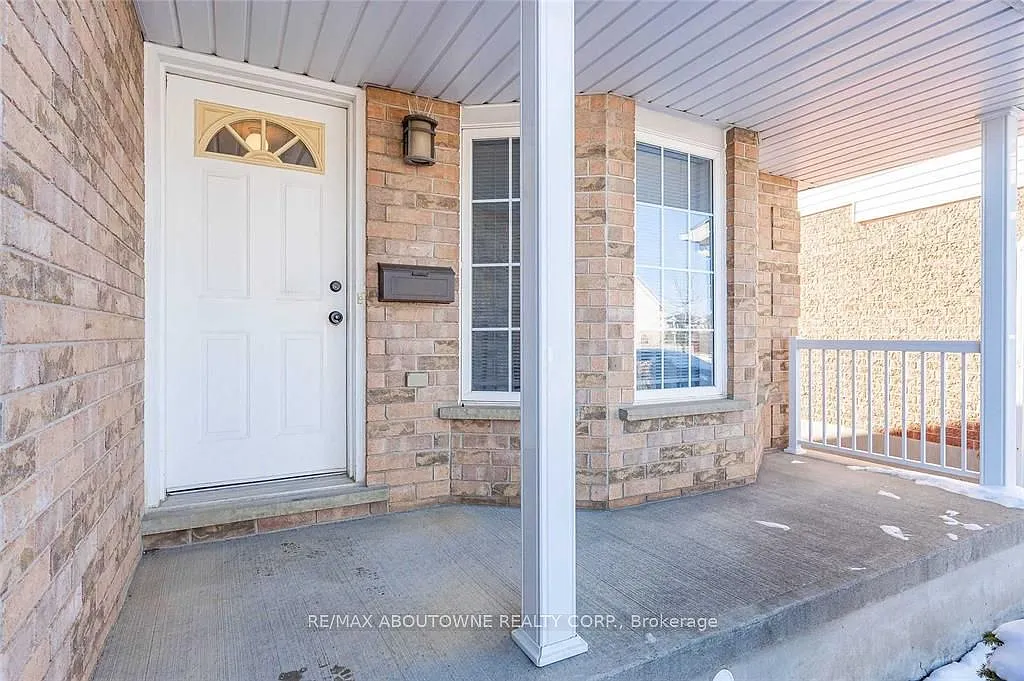 Building Photo - 51 Boulder Cres #MAIN