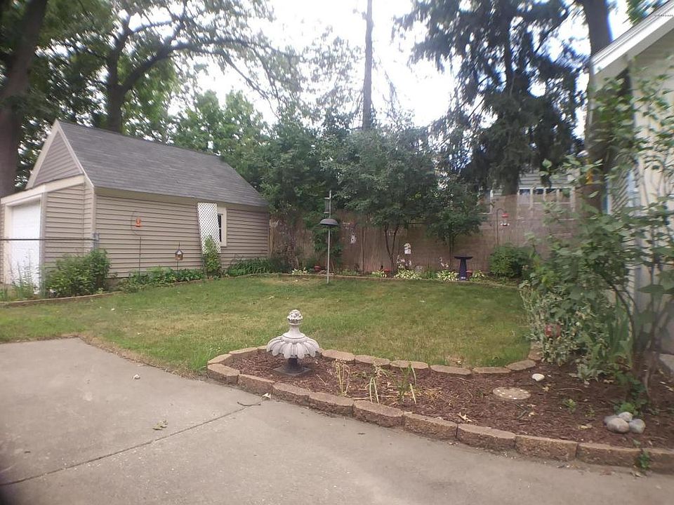 1st image of 885 Beechwood St NE