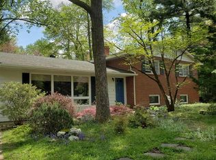 909 S Valley Rd, Carbondale, IL 62901