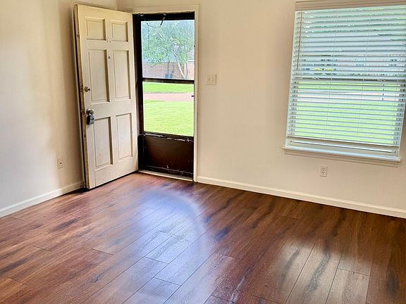 4th image of 442 Hillbrook Dr
