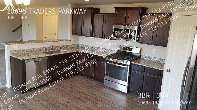 10695 Traders Pkwy — Photo 3
