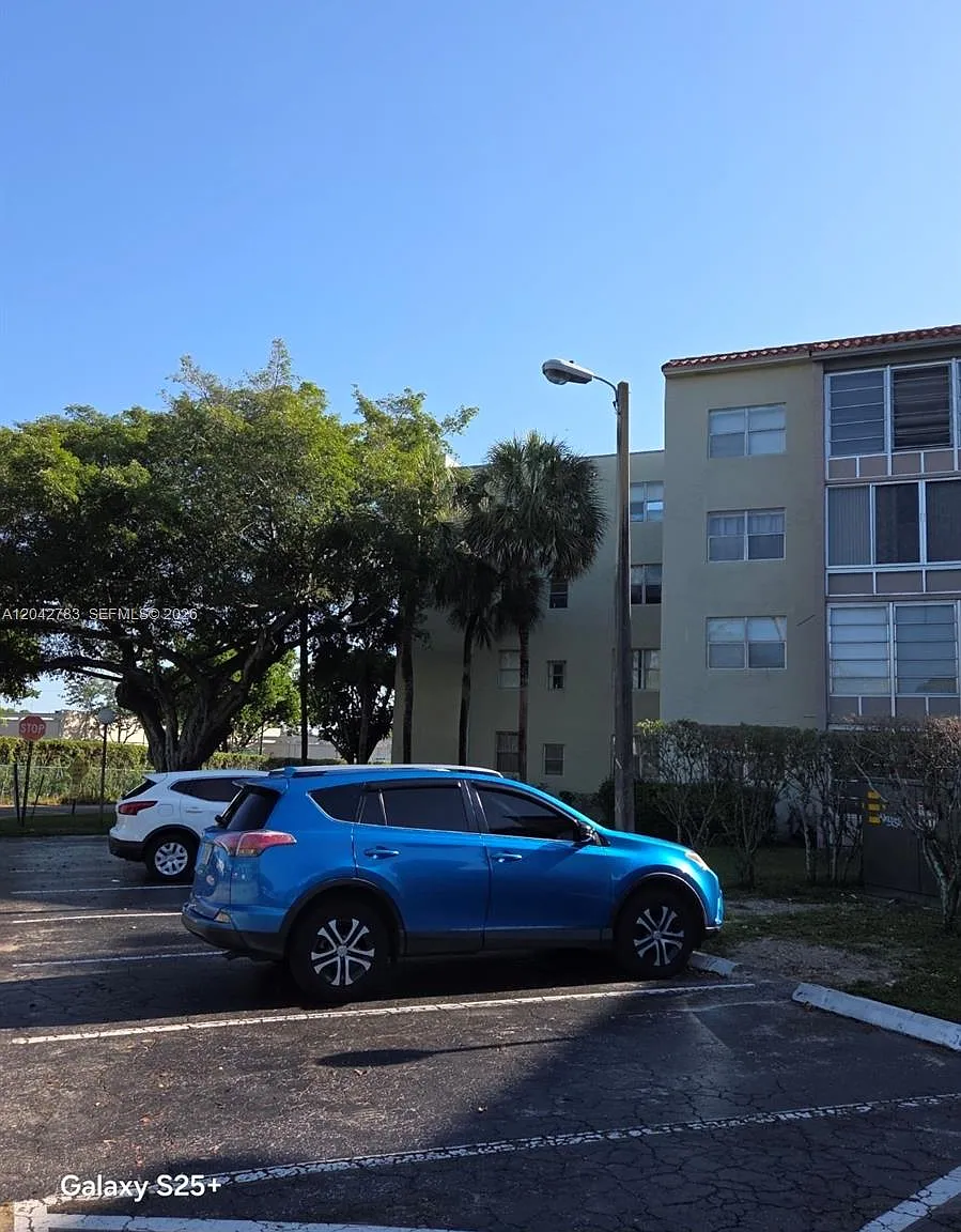 Courtyards Of Broward Con — Photo 1