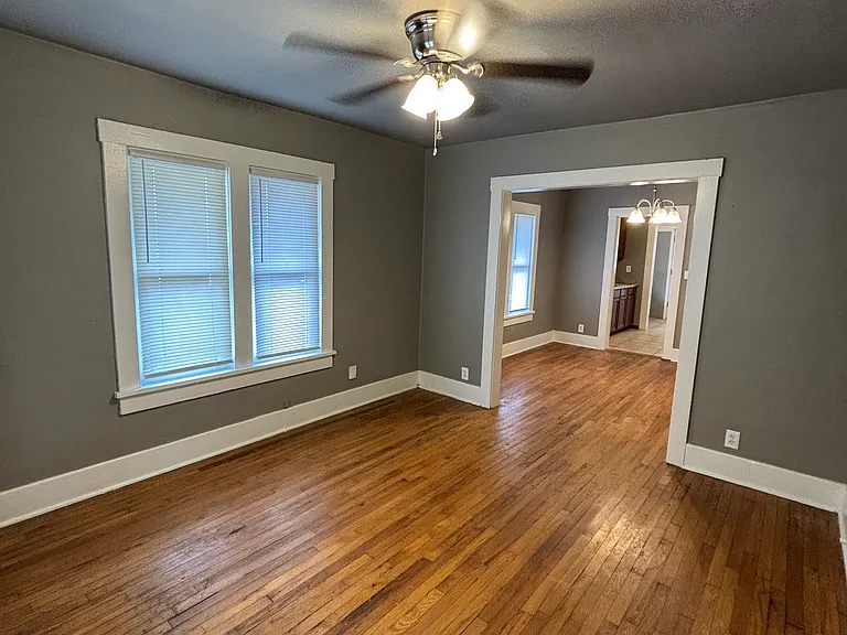 1235 S Lewis Pl — Photo 3