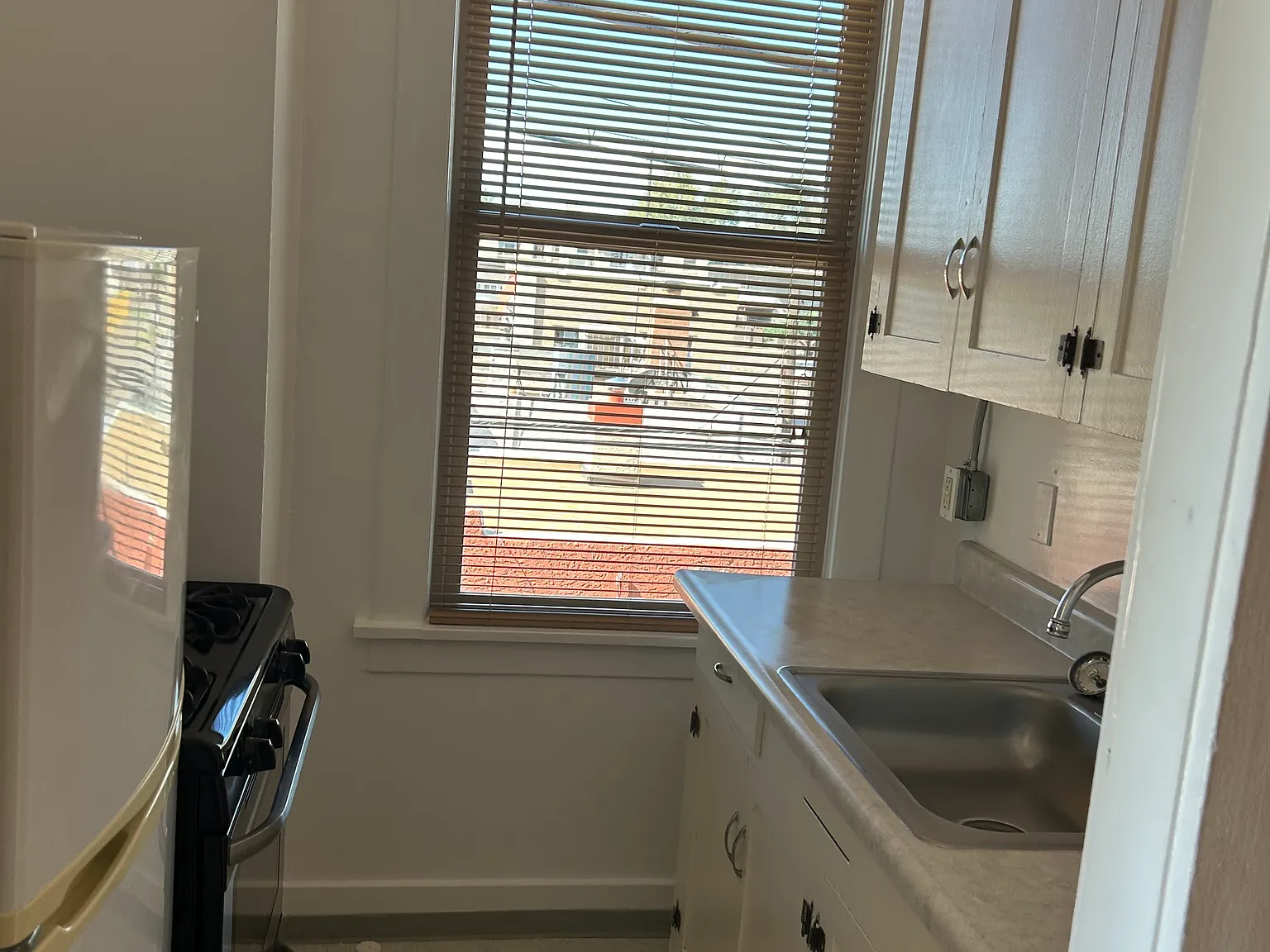 Studio, 400 sqft, $775 — Photo 3