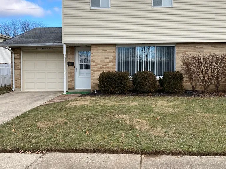 1121 Cambridge Ct — Photo 10