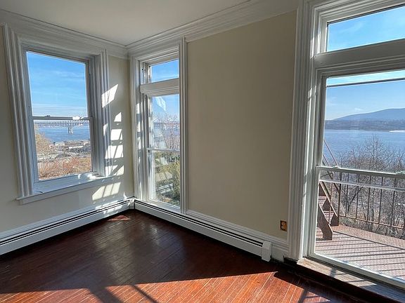 2nd image of 162 Montgomery St Floor 2