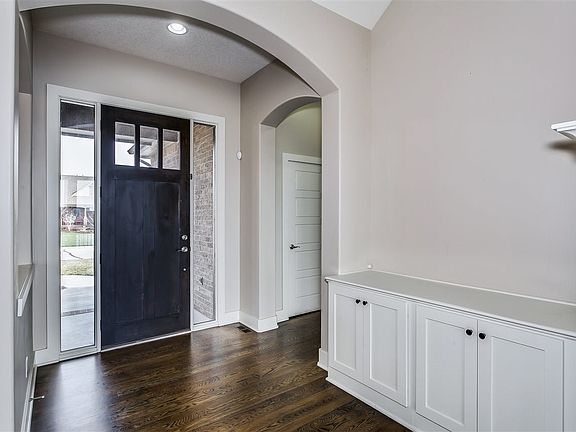 3rd image of 1105 E Woodstone Dr