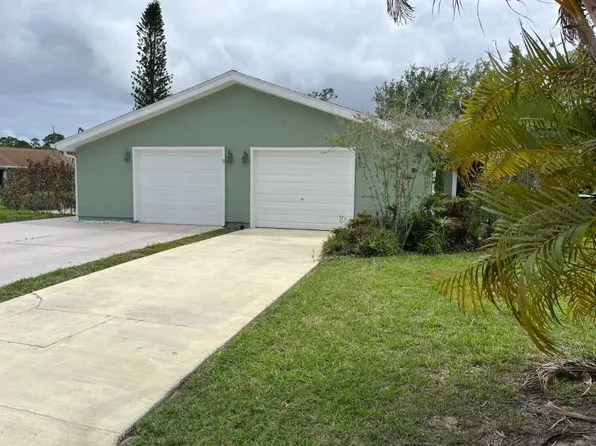 1438 SE Larkwood Circle, Port St Lucie, FL 34952