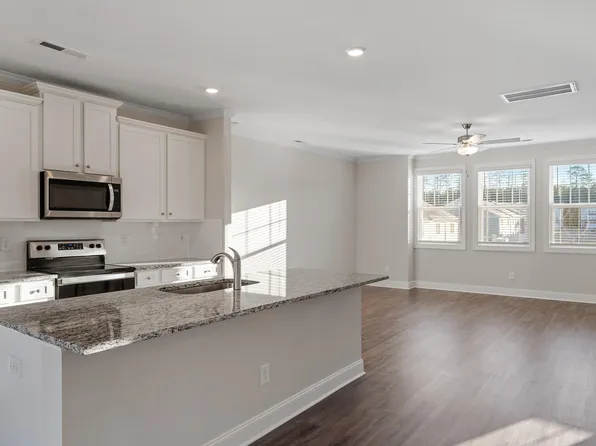 5324 River Reach Dr, Raleigh, NC 27616