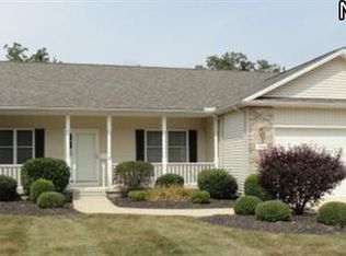 3966 Hilltop Dr, Vermilion, OH 44089