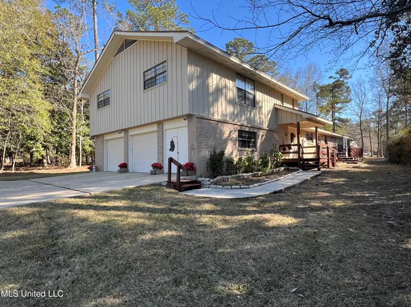 654 Koula Pl, Diamondhead, MS 39525