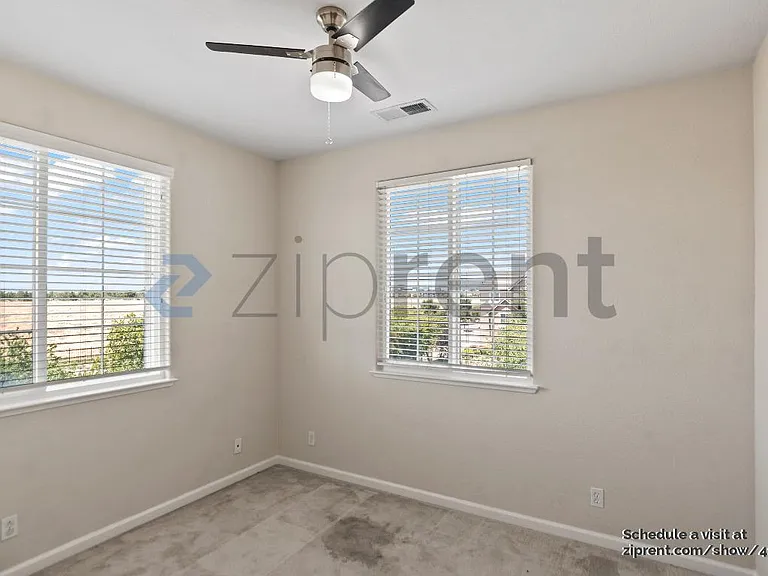 1076 Sapphire Ter — Photo 29