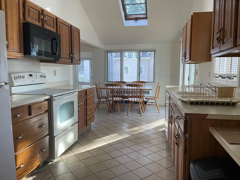55 Overshores Dr W — Photo 7