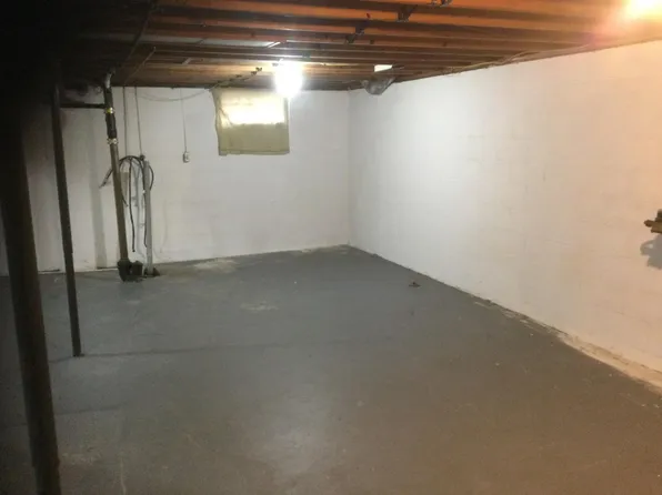 110 N Crater Ave, Dover, OH 44622