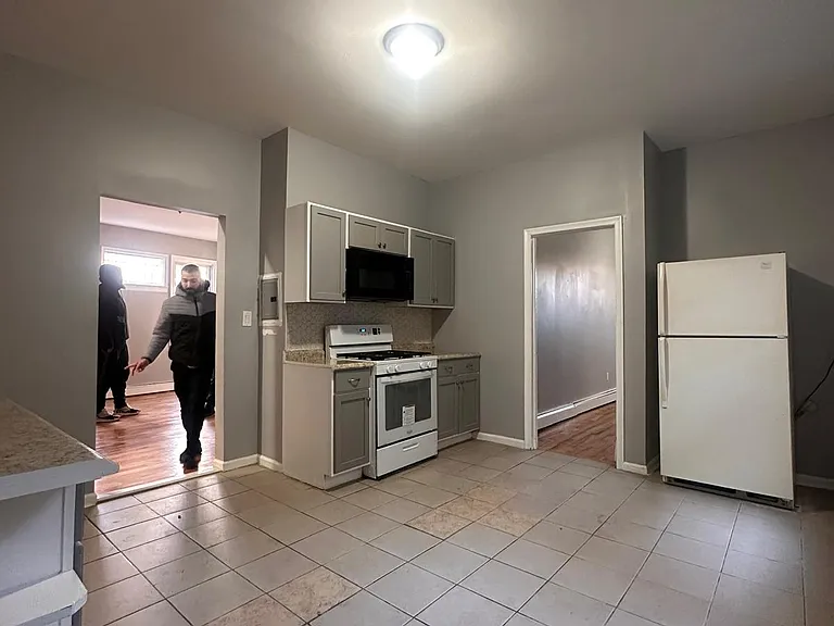 544 Grove St #5 — Photo 10