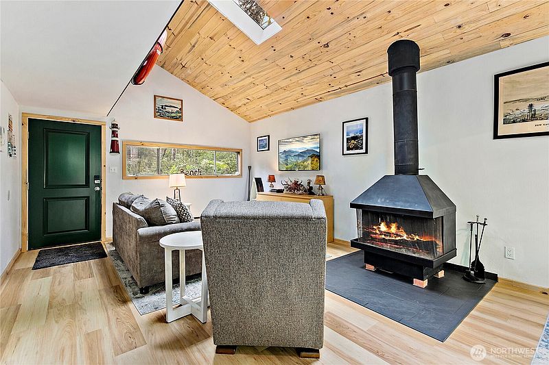 2nd image of 608 E Barbary Road