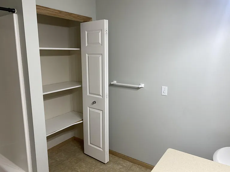 860 Independence Dr — Photo 11
