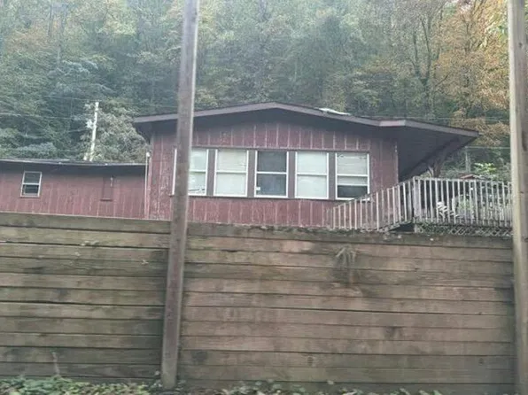 388 Armory Rd, Prestonsburg, KY 41653
