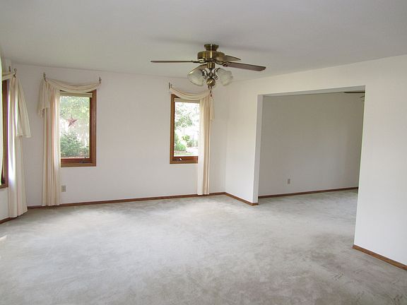 Living room - dining entry