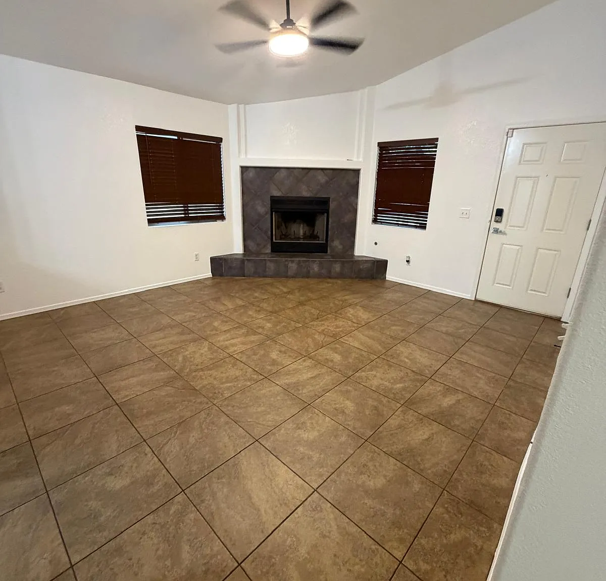 3 bed, 1297 sqft, $1,800 — Photo 2
