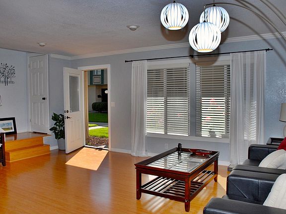 3rd image of 286 Palacio Royale Cir