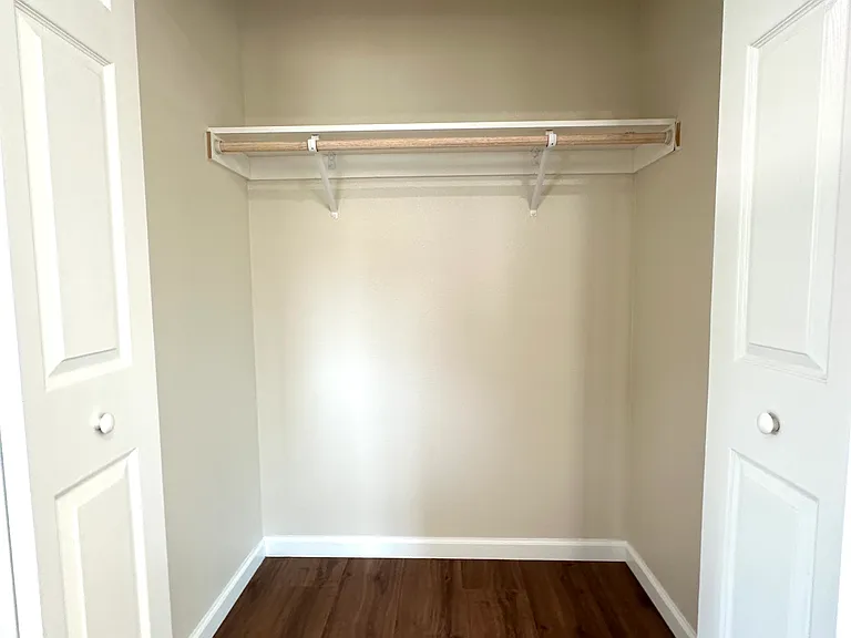 404 Albrecht St — Photo 1