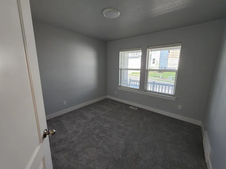 439 E Hill View Dr — Photo 16