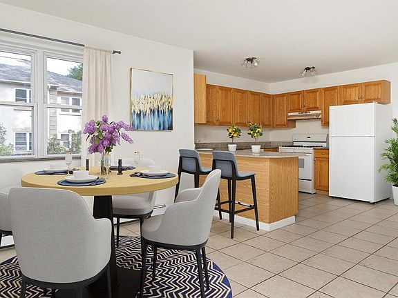 3rd image of 101 Vanderbilt Ln #101