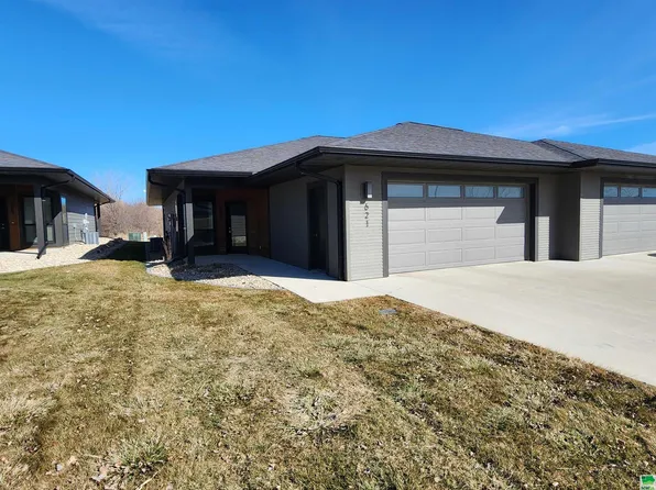 621 14th St SE, Orange City, IA 51041