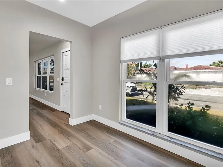 525 Lamara Way NE — Photo 6