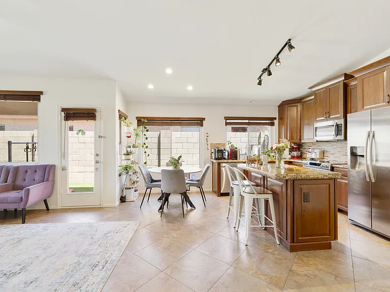 4704 E Weaver Rd — Photo 27